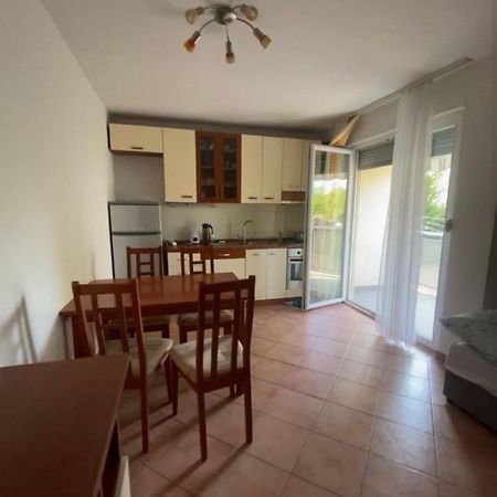 Double Bed In Studio, By The Beach Near Split Kastela Exterior photo