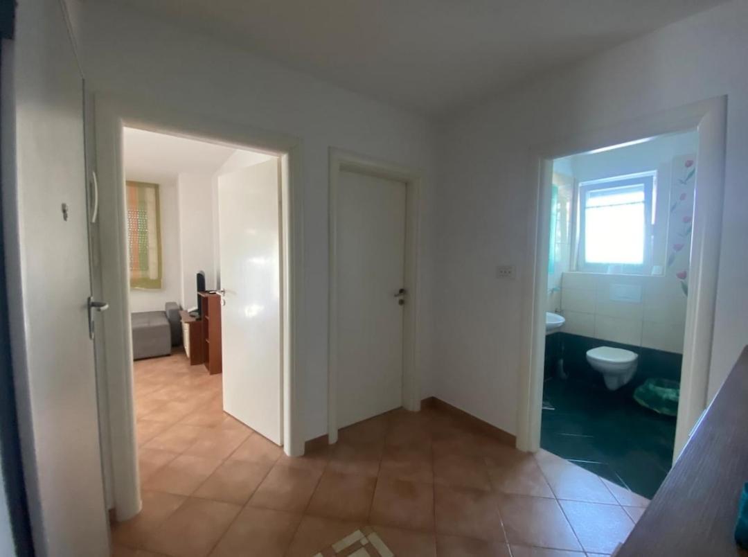 Double Bed In Studio, By The Beach Near Split Kastela Exterior photo