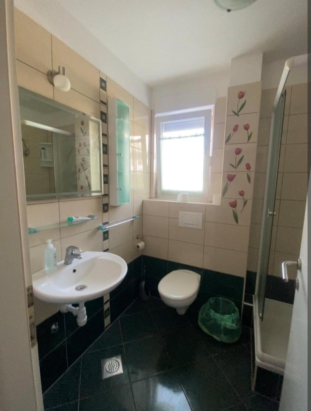Double Bed In Studio, By The Beach Near Split Kastela Exterior photo